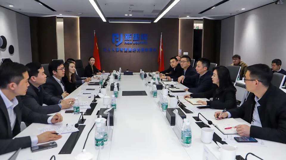 崇州市人民政府市长饶程一行到访英国正版365健康集团总部